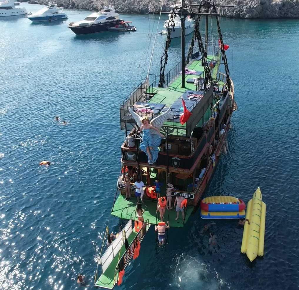 Parti Teknesi, Sennorita Gümbet