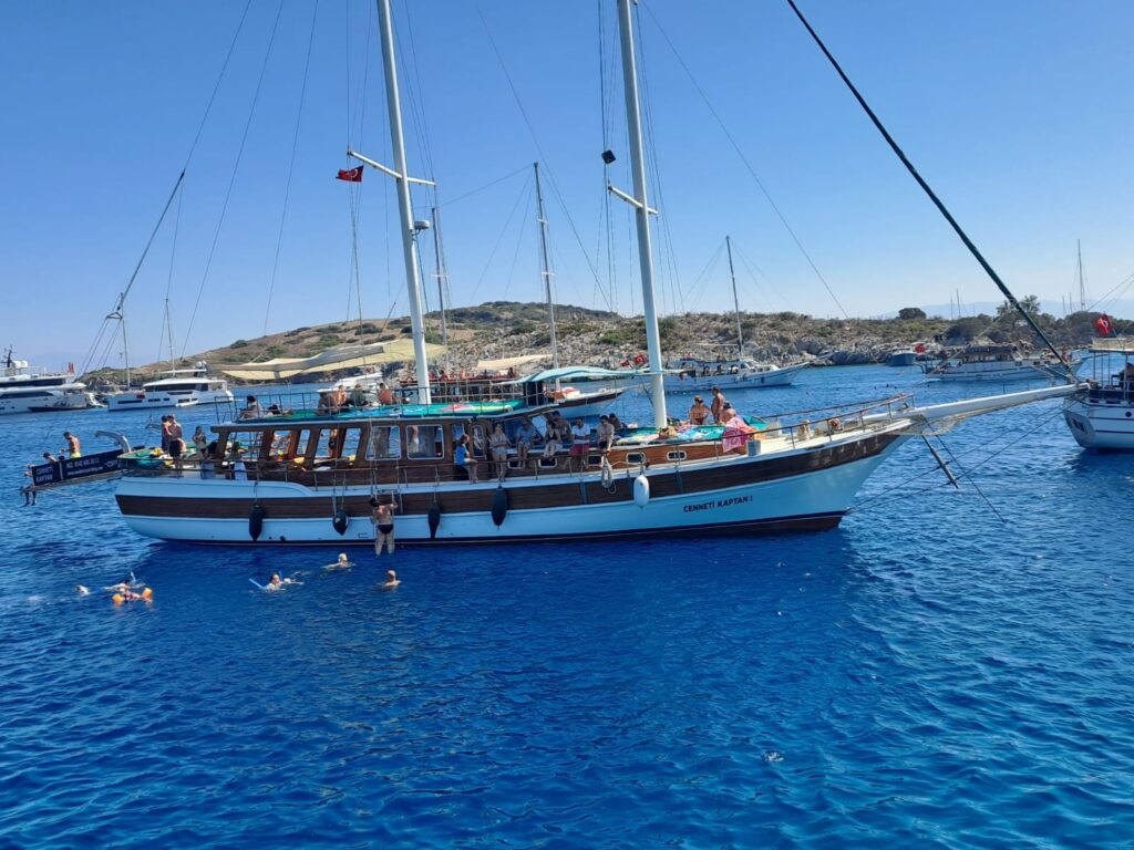 Cenneti Kaptan Tur Teknesi Gümbet Bodrum