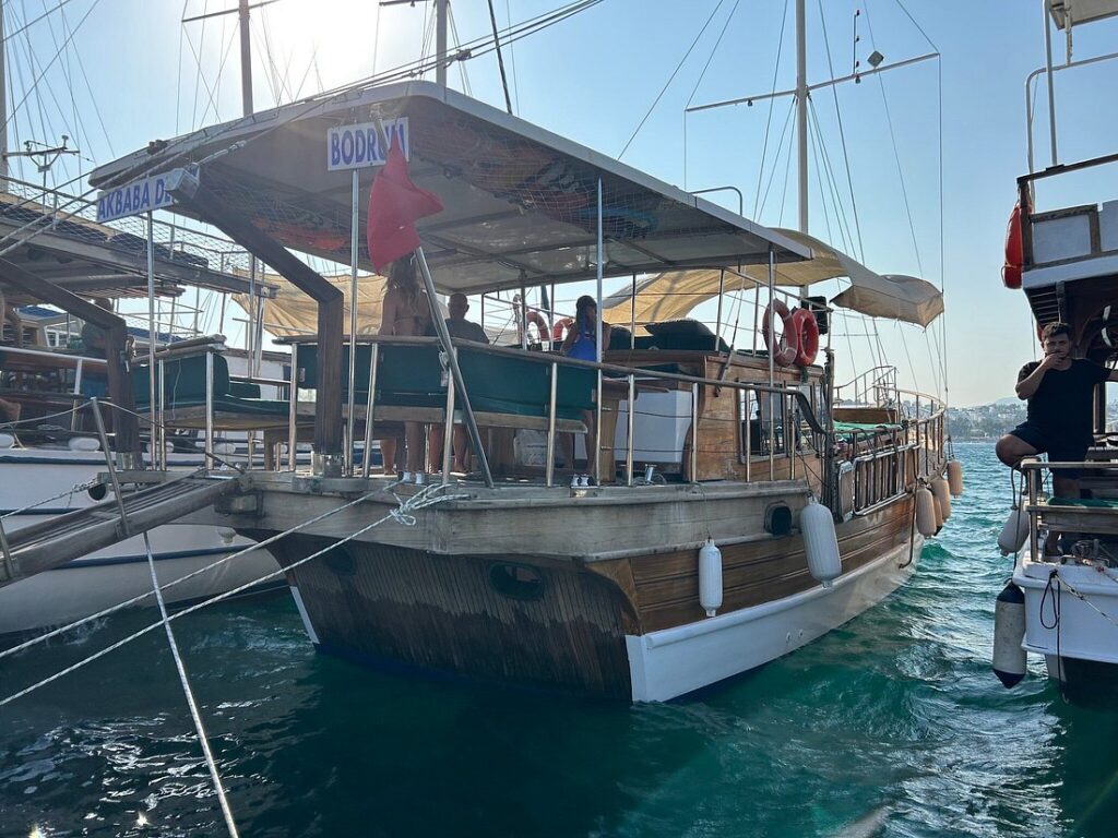 Akbaba 2 Tur Teknesi Gümbet Bodrum